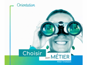 Jeune femme avec des jumelles, guide pour orientation scolaire.